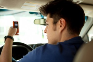 distracted-teen-driving-image